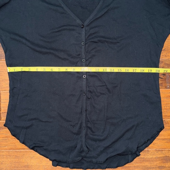 Able Clothing FashionABLE Julia Anywhere Button Up Top, Small - Picture 11 of 13